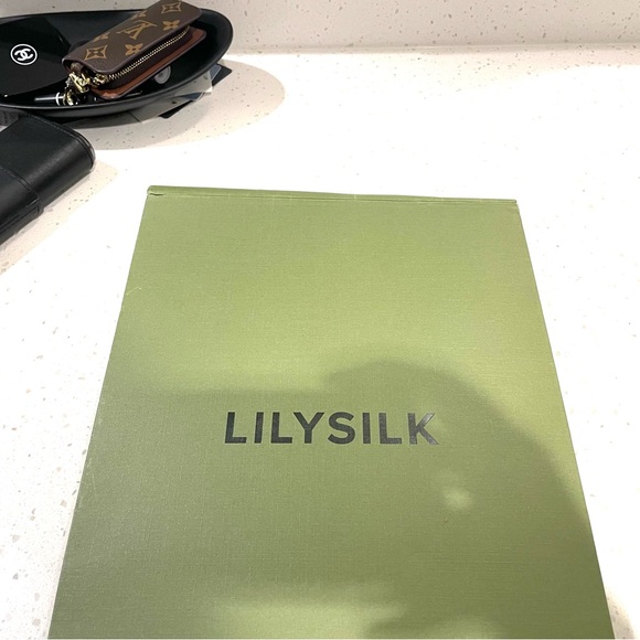 LILYSILK EVELYN SILK BLOUSE SEMI-SHEER SLEEVES / LILYSILK ENVELOPE (OPENED) - Picture 7 of 7